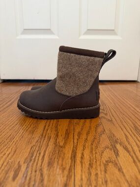UGG Kids Dark Brown Wool-Trim Chelsea Boots